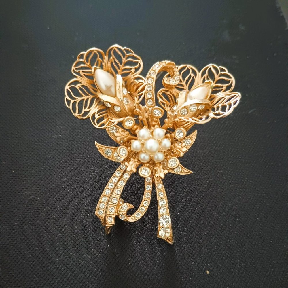 Florenza Vintage Pearl Lilly Brooch Women's Gold Filigree Tiny Crystals Pin